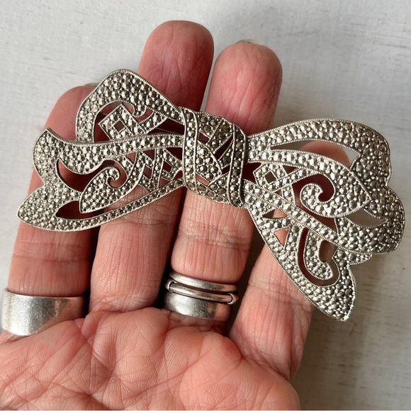 Very Large Macasite Bow Pin Silver Tone Vintage Brooch Romancecore Feminine - Picture 4 of 13